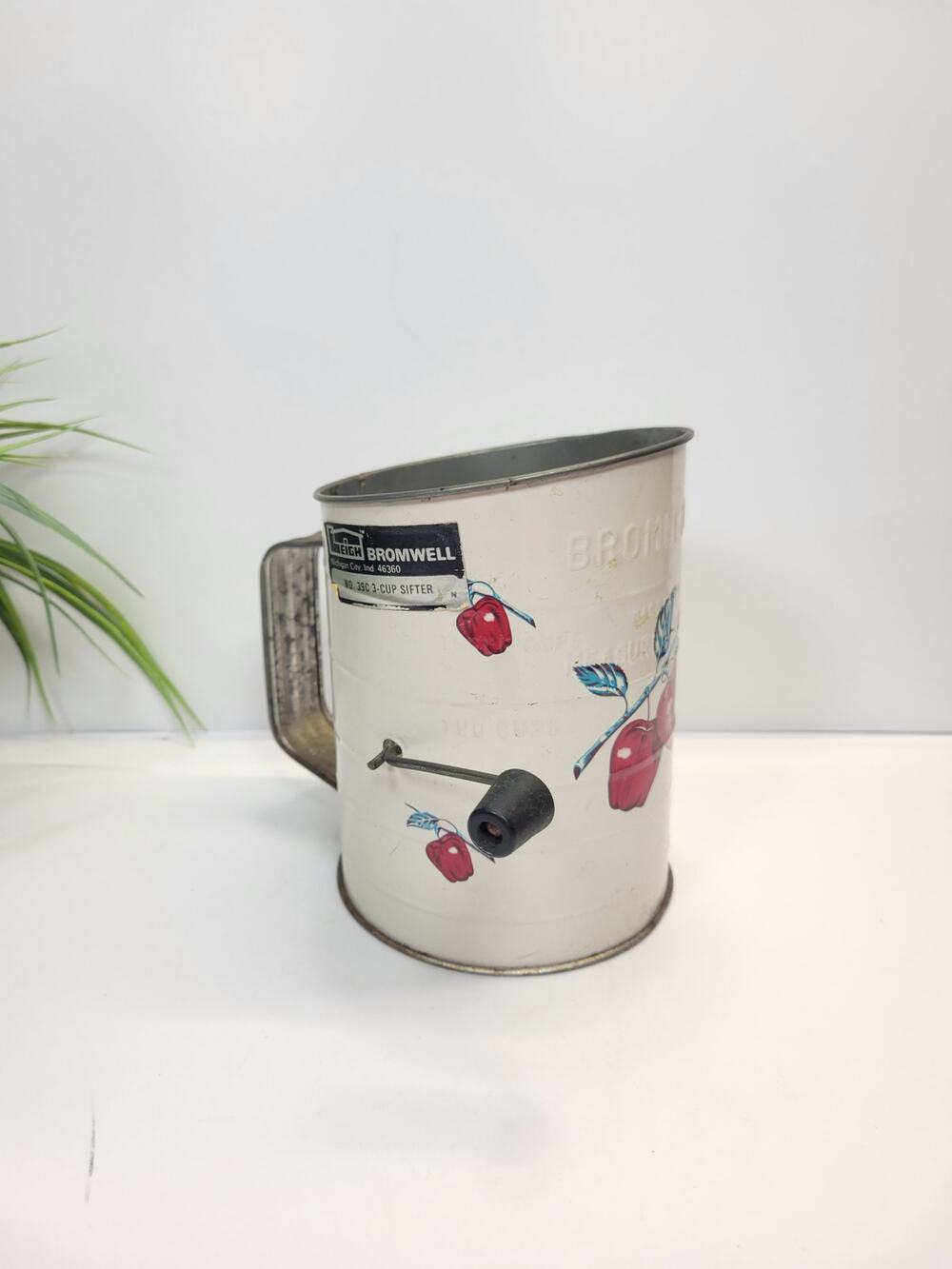 Vintage Bromwells 3 Cup Metal Flour Sifter Apple Farmhouse Kitchen Decor